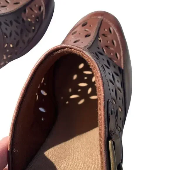 Clarks Brown Leather Mules Cut Out Detail Buckle Accent Slip On Clogs Size 8.5 M - Picture 9 of 9